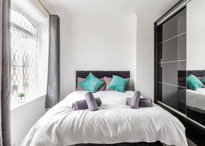 Memory Lane - Beautifully Renovated House Close To Motorway Networks