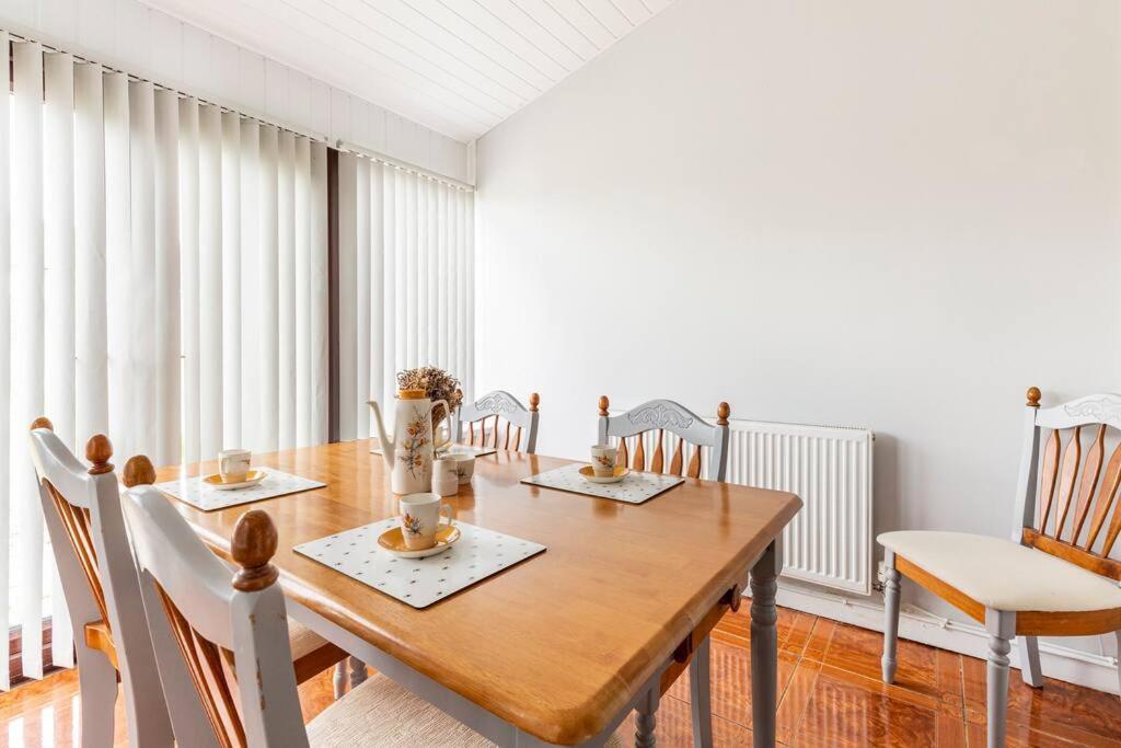 Accommodatie bij particulieren Memory Lane - Beautifully Renovated House Close To Motorway Networks *