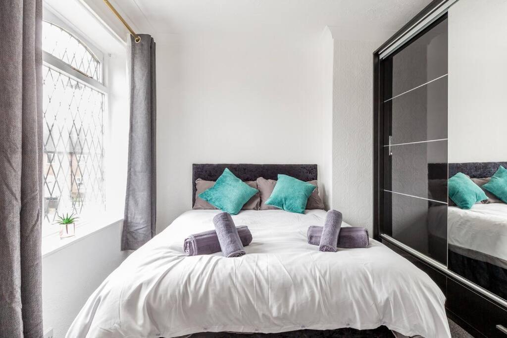 Memory Lane - Beautifully Renovated House Close To Motorway Networks Accommodatie bij particulieren